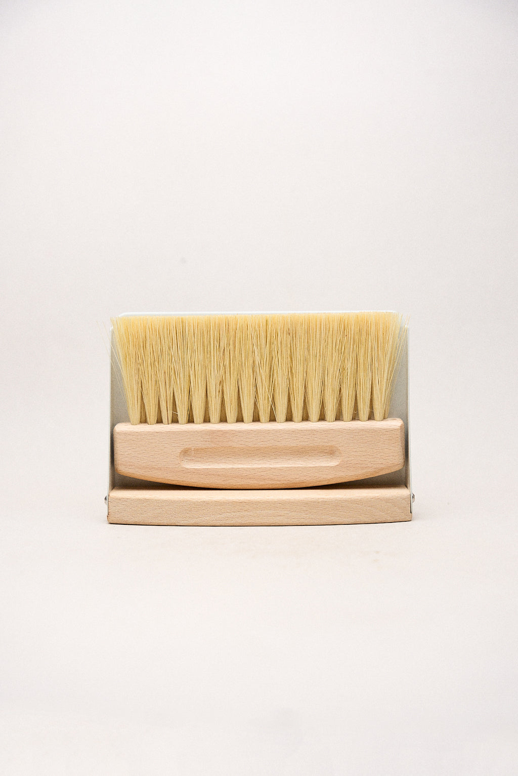 Cepillo y Recogedor de Mesa de Madera