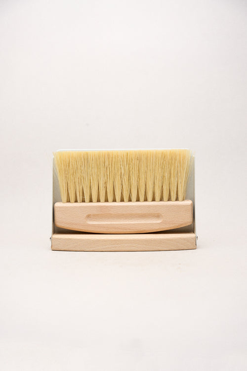 Cepillo y Recogedor de Mesa de Madera