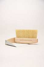Cepillo y Recogedor de Mesa de Madera