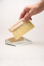 Cepillo y Recogedor de Mesa de Madera